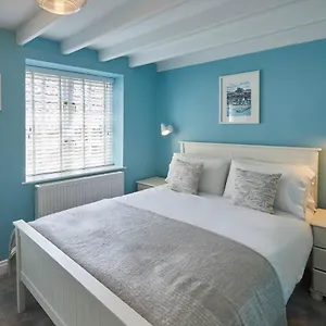 https://jet-cottage-whitby.yorkshirehotels.net